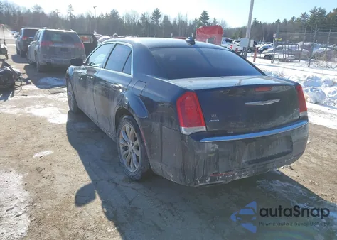 2015 Chrysler 300 Limited z USA, uszkodzony, nr VIN 2C3CCARG5FH820495